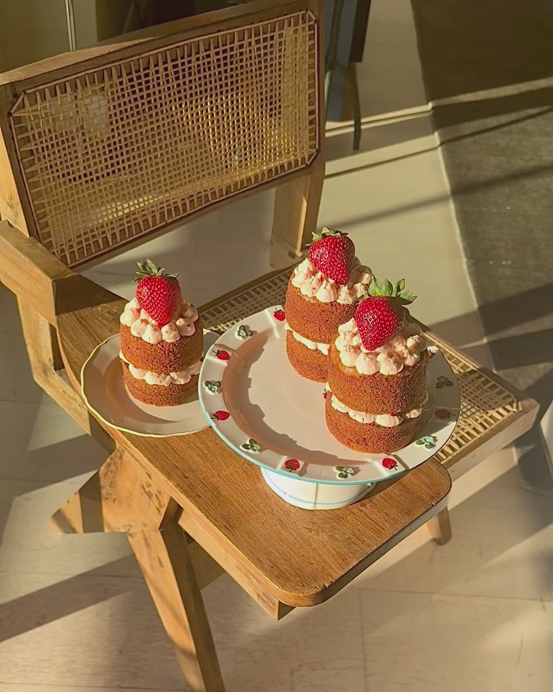 Vanilla Strawberry Mini Cake